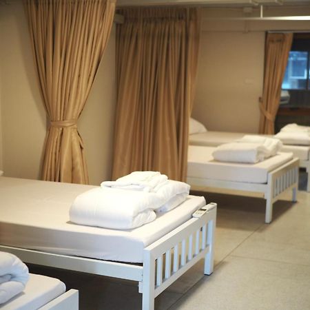 Krung Tone Hostel Бангкок Экстерьер фото