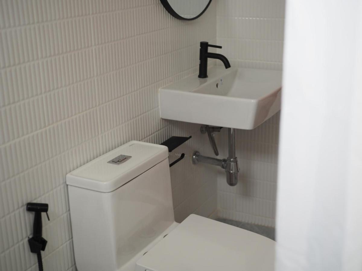 Krung Tone Hostel Бангкок Экстерьер фото