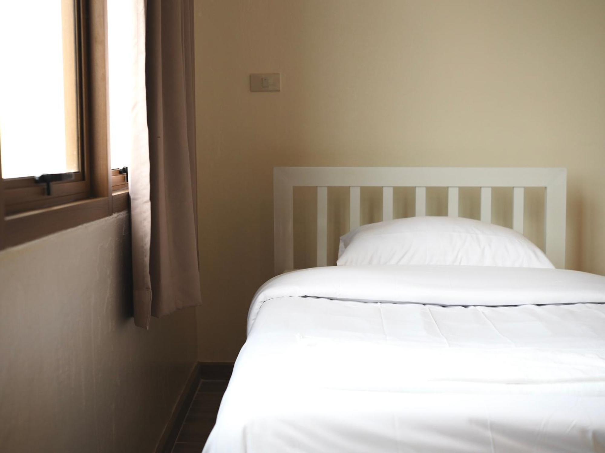 Krung Tone Hostel Бангкок Экстерьер фото